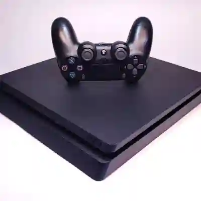 Sony PS4 Slim 1TB + 1 controller