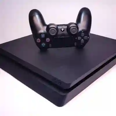 Sony PS4 Slim 500GB + 1 controller